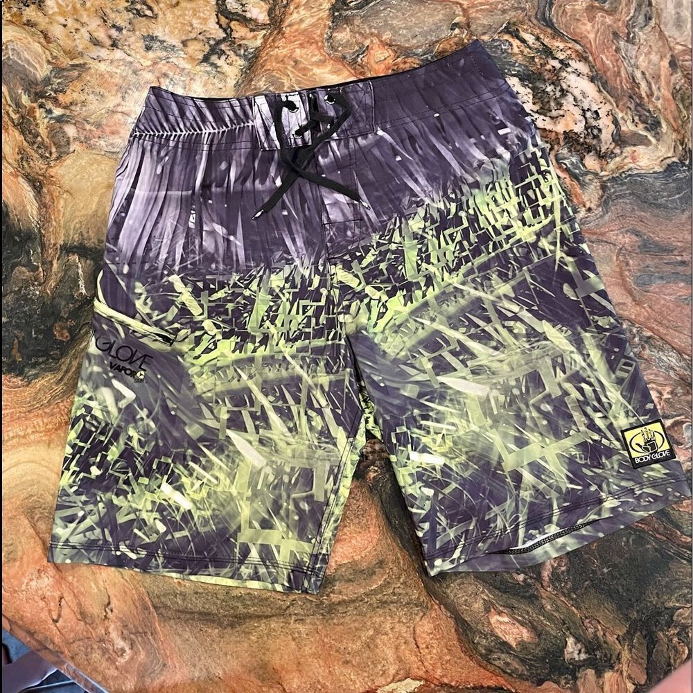 Body Glove men size 30 board short green black